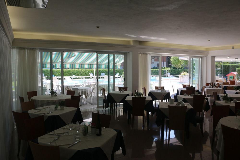 Hotel Smeraldo Lignano Sabbiadoro Exterior foto